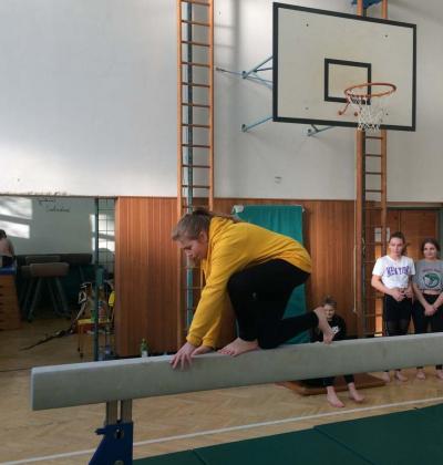 9 .b A 9.c Gymnastika 13