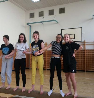 9 .b A 9.c Gymnastika 18