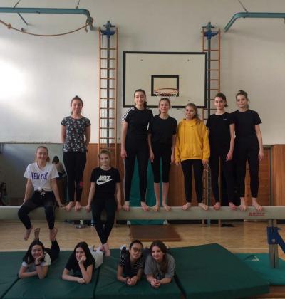 9 .b A 9.c Gymnastika 51