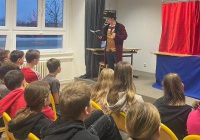 Divadelní představení: Romantismus není jen romantika